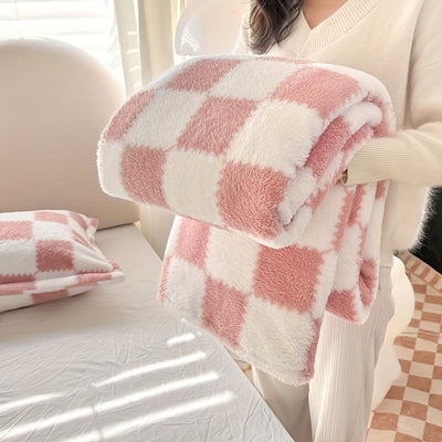 Cozy Traditional Plaid Flannel Blanket – Warm & Comfortable for Any Occasion | PlaidNest