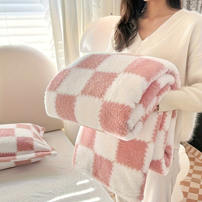 Cozy Traditional Plaid Flannel Blanket – Warm & Comfortable for Any Occasion | PlaidNest