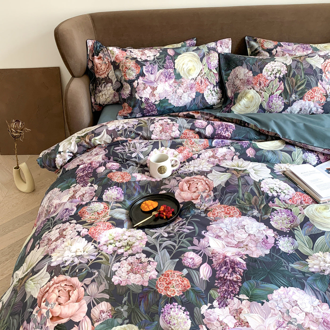 LuxeNest Amorose Bedding Set