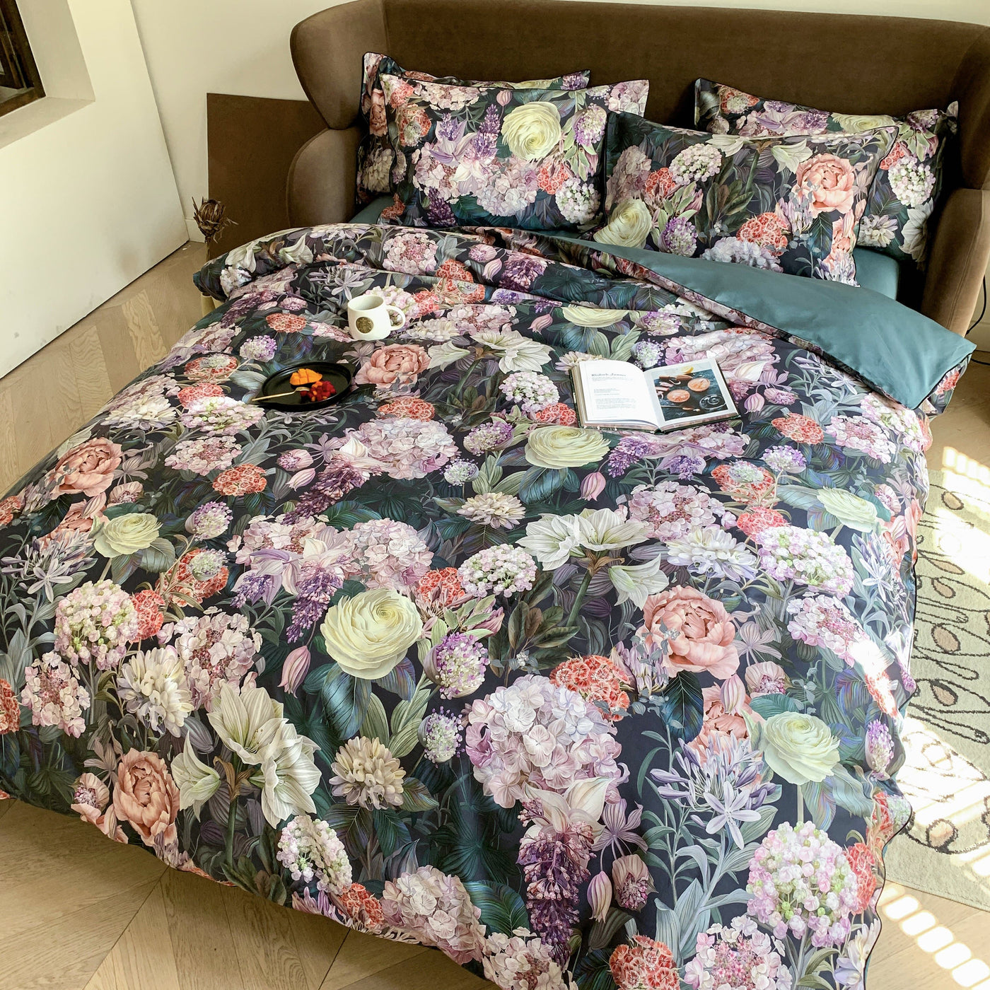 LuxeNest Amorose Bedding Set