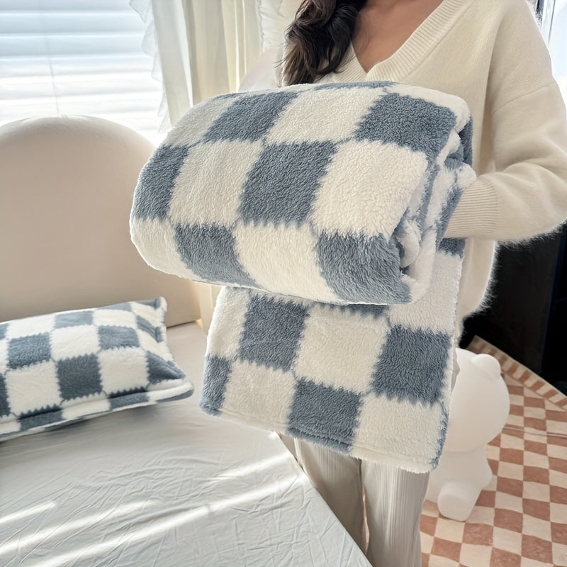 Cozy Traditional Plaid Flannel Blanket – Warm & Comfortable for Any Occasion | PlaidNest